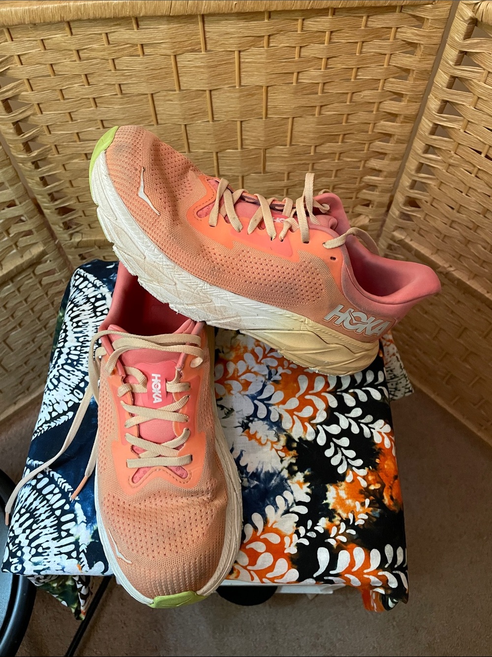 Hoka One One Arahi Women's Papaya Coral Running Shoes with Lime Accent - 9.5 B
